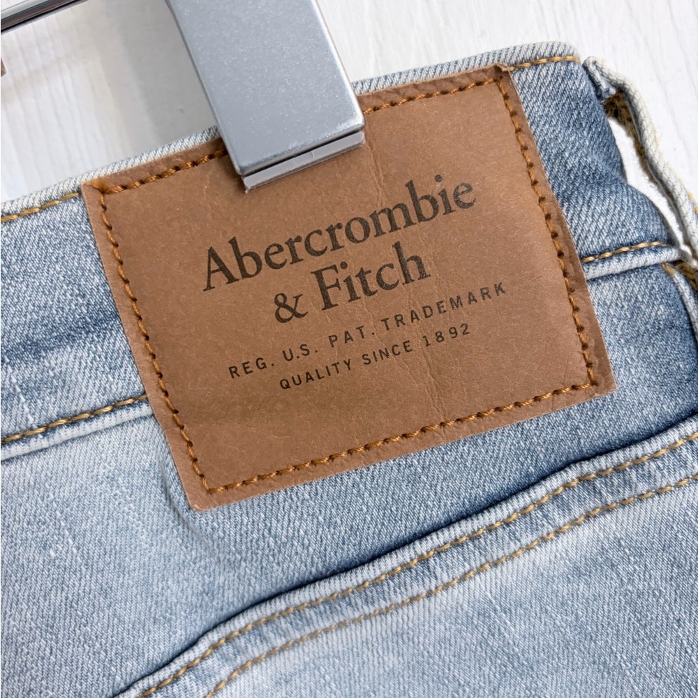 NWT Abercrombie & Fitch Men's Light Blue Distressed Jeans W30L32 - Picture 8 of 9